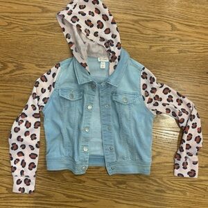 Cat&Jack Light Blue Denim Jacket w/ Leopard print (sweatshirt material) sleeves